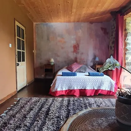 La D'hote Du Petit Mazilloux Bed & Breakfast Presailles