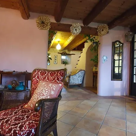 La D'hote Du Petit Mazilloux Bed & Breakfast