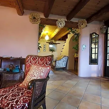La D'hote Du Petit Mazilloux Bed and Breakfast 3*